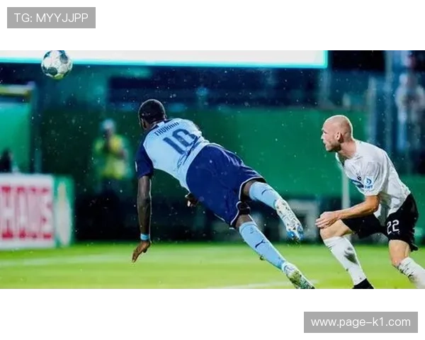 天气中断情况下足球比赛的规则和裁判如何判定？